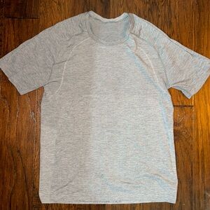 Men’s Medium Lululemon Metal Vent Shirt